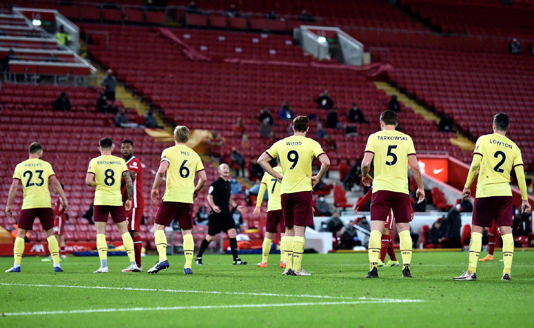 邮报：曼联给奥纳纳标价3000万镑，但他越来越有可能留队.